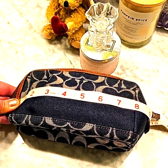 VINTAGE WOMEN'S COACH DENIM MAKEUP BAG IN LEATHER COLOR BLUE WITH BROWN TRIM - Picture 12 of 16